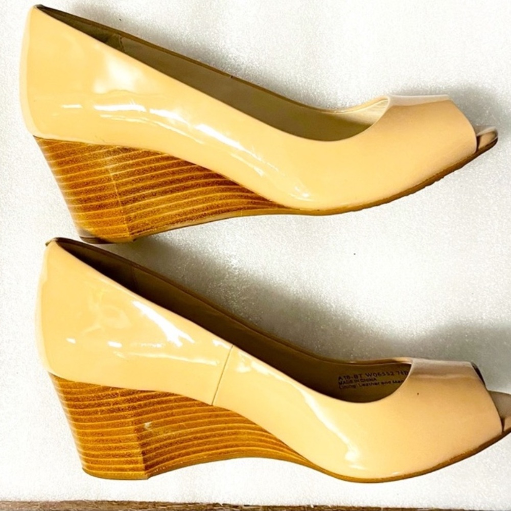 Cole Haan size 7.5 open toe wedge shoe